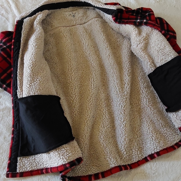 🌺 Unisex Soho Threads Red Plaid Sherpa-Lined Jacket - Picture 8 of 12